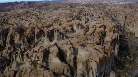 Luftbild---Epischer-Blick-Auf-Den-Provinzialpark-Ischigualasto,-San-Juan,-Argentinien,-Drehender-Schuss