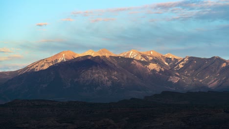 Sunset-timelapse-of-La-Sal-Mountain-Range-in-Utah