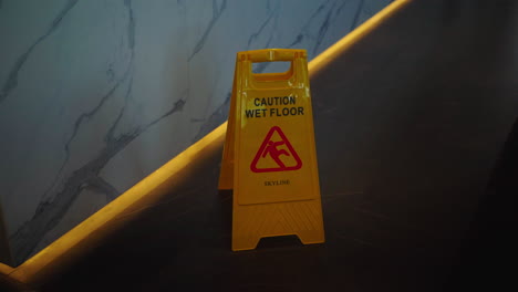 Caution-Wet-Floor-Sign,-Yellow-Sign-Topdown