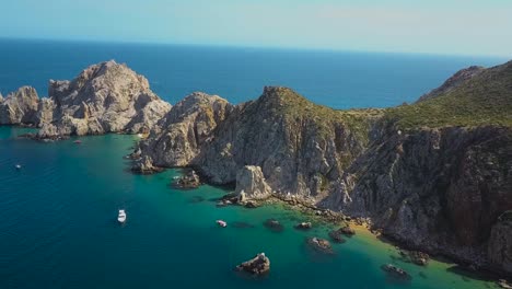 Cinematic-aerial-shot-of-Cabo-San-Lucas,-Mexico