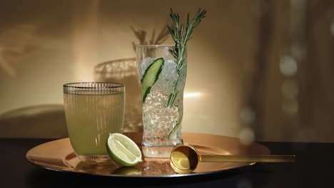 Gurken-Zitronenwasser-Rezept,-Isolierter-Cocktail-Mit-Mixology-Getränken-Und-Erfrischenden-Getränkekonzepten