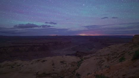 Cielo-Nocturno-Al-Amanecer-Timelapse-Del-Santo-Grial-En-Burr-Point,-Utah