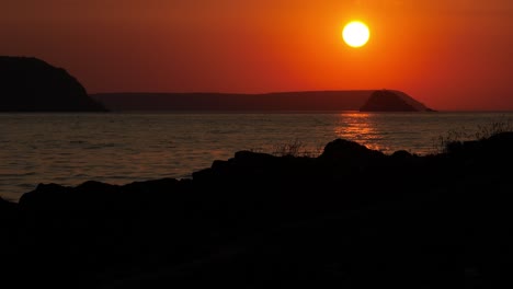 Cornwall-Southcoast-Küste-Sonnenaufgang-Vögel-Fliegen-über-Das-Meer