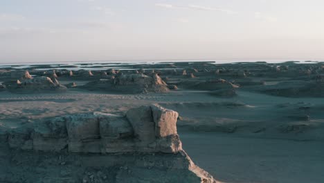 Sandsteinformationen-In-Außerirdischer-Basis,-Provinz-Qinghai,-China,-Luftbild
