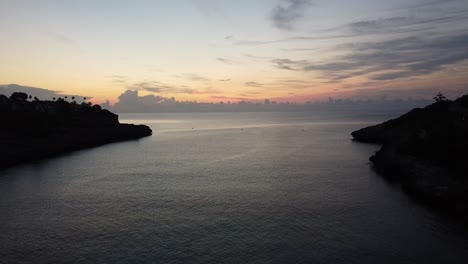 Sonnenaufgang-über-Einem-Mittelmeerstrand