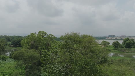 Antenne---Jabi-See,-Jabi-Reservoir,-In-Abuja,-Nigeria,-Afrika,-Steigende-Enthüllung