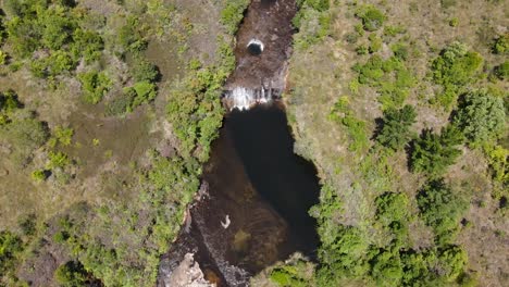 Aerial-view-of-a-river-with-waterfalls