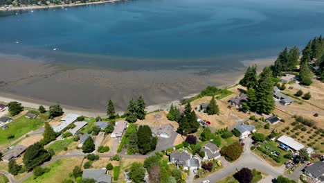 Aerial-view-of-houses-in-Freeland,-Washington-with-great-waterfront-views