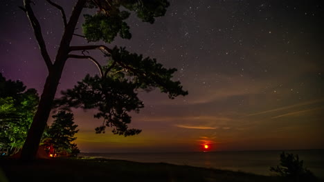 Timelapse-shot-of-milky-way-galaxy-stars-along-with-aurora-visible-during-sunrise-over-the-sea