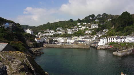 View-of-the-pretty-fishing-village-of-Polperro-in-Cornwall,-England,-UK