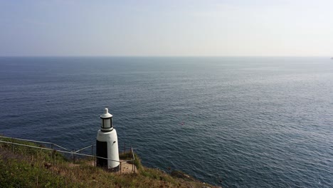 Spy-House-Point-lighthouse,-near-Polperro-in-Cornwall