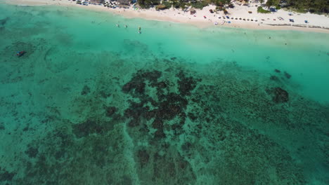 La-Mejor-Playa-Para-Bucear-Y-Aguas-Turquesas-Y-Tranquilas-Del-Caribe