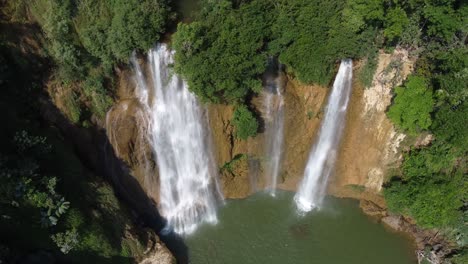 A-stunning-shot-of-Thi-Lo-Su-Waterfall,-located-deep-in-the-jungle,-off-the-beaten-track-in-the-backpacker's-paradise-country-of-Thailand-in-the-area-of-Umphang-in-Southeast-Asia