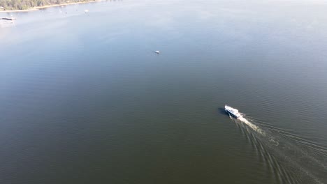 Ein-Boot-Auf-Dem-See