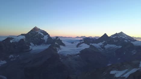 Sonnenaufgang-In-Großer-Höhe-In-Den-Alpen