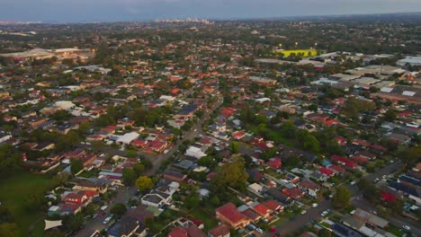 Drone-of-houses-and-horizon-in-Sydney,-Australia-1