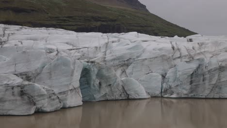 Primer-Plano-Del-Glaciar-De-Islandia-Con-Video-Panorámico-De-Izquierda-A-Derecha