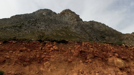 Exponiertes-Bodenprofil-Auf-Clarence-Drive,-Hottentots-Holland-Mountains
