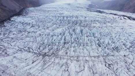 Massive-white-ice-glacier-on-slope-of-mountain-in-Vatnajökull-national-park,-Iceland