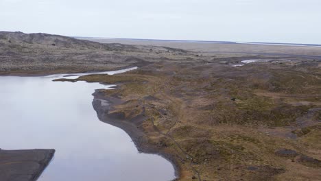 Kvíarjökull-glacial-lagoon-and-river-running-towards-Atlantic-ocean,-Iceland