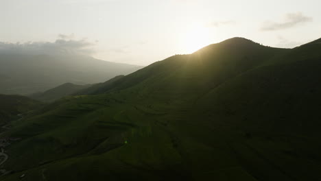 Montañas-Escénicas-Durante-La-Puesta-De-Sol-Cerca-Del-Pueblo-De-Chobareti-En-El-Sur-De-Georgia