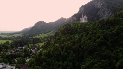Morning-at-Neuschwanstein-Castle-near-Fussen-in-southwest-Bavaria,-Germany-2