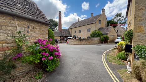 Typical-Architecture-Of-Lower-Slaughter-Village-In-Cotswolds,-Gloucestershire,-England,-UK