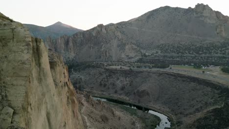 Aerial-view-of-Smith-Rock-outer-hike-at-sunrise