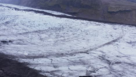 Impressive-large-ice-surface-of-shrinking-glacier-in-Iceland,-overcast-weather