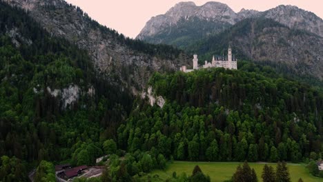 Amanecer-En-El-Castillo-De-Neuschwanstein-Cerca-De-Fussen-En-El-Suroeste-De-Baviera,-Alemania-5