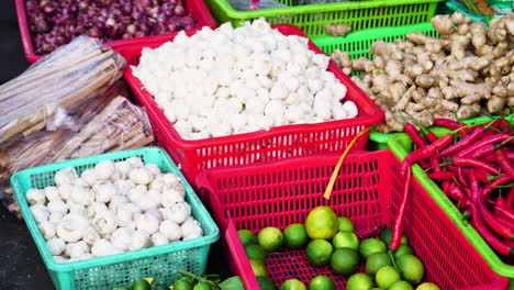 Verduras-Producidas-En-La-Granja-Que-Se-Venden-En-El-Mercado-De-Phan-Thiet-En-Vietnam