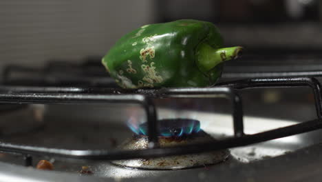 Roasting-Green-Bell-Pepper-On-Gas-Stove-With-Low-Fire