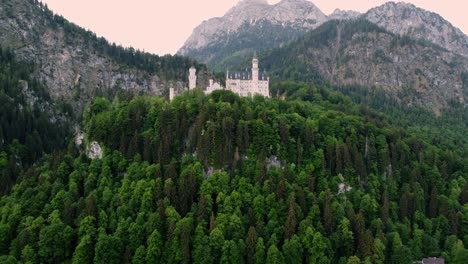 Static-shot---Morning-Dawn-at-Neuschwanstein-Castle-near-Fussen-in-southwest-Bavaria,-Germany-1