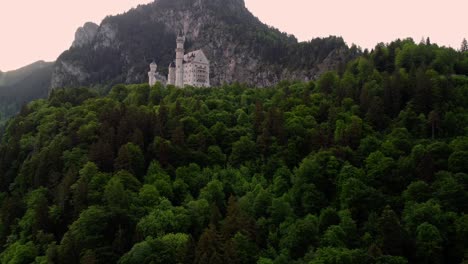 Amanecer-En-El-Castillo-De-Neuschwanstein-Cerca-De-Fussen-En-El-Suroeste-De-Baviera,-Alemania-4