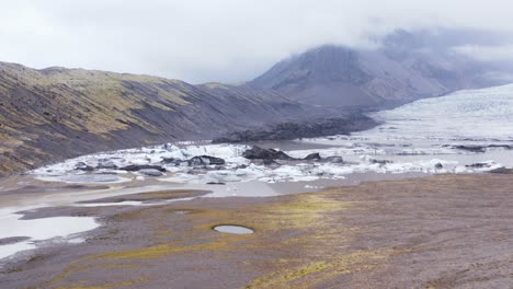 Glacial-scenery-with-icebergs-in-lagoon-at-foot-of-Kvíarjökull-glacier,-receding-by-climate-change