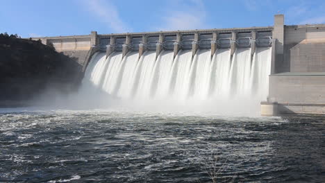 La-Represa-De-Energía-Hidroeléctrica-Y-El-Generador-En-El-Lago-Tablerock-Y-El-Lago-Taneycomo-Missouri