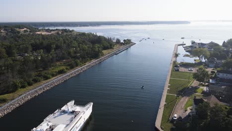The-Lake-Express-Ferry-travelling-into-frame-through-the-Muskegon-Channel