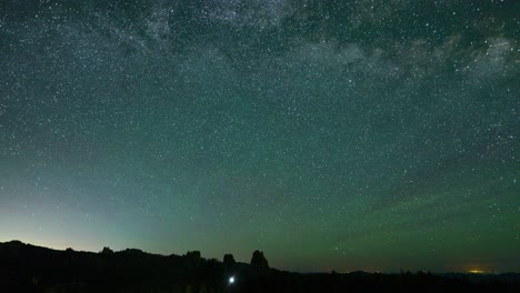 Holy-grail-milky-way-timelapse-with-airglow