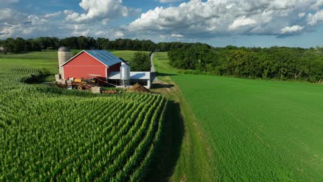 American-farm-scene-in-rural-USA
