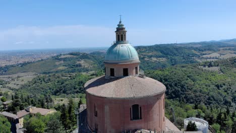 Absteigende-Luftaufnahme-Des-Santuario-Di-San-Luca,-Heiligtum-In-Bologna,-Italien