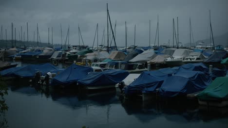 Windig,-Nebel,-Boote,-See,-Regen,-Wolkig,-Launisch,-Schweiz,-Früher-Morgen,-Hergiswil,-Hafen,-Europa
