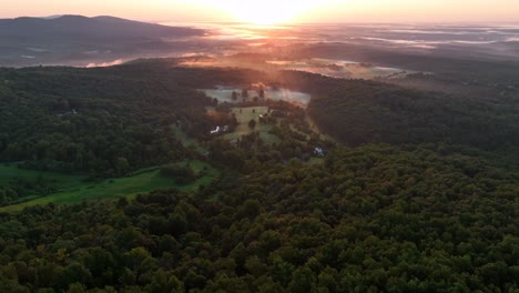 Unglaubliche-Natur-Der-Sanften-Hügel-Und-Berge-In-Virginia-Usa-Bei-Sonnenuntergang