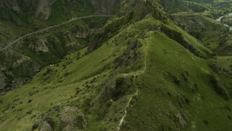 Enthüllten-Steinruinen-Der-Festung-Tmogvi-In-Der-Nähe-Einer-Mittelalterlichen-Stadt-In-Der-Südgeorgischen-Region-Samtskhe-Dschawachetien