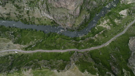 Overhead-View-Of-Kura-River-Steep-Gorge-Near-Tmogvi-Fortress-In-Samtskhe-Javakheti,-Georgia