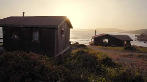 Steep-Ravine-Cabins-During-Sunset-In-Rocky-Point-Rd,-Stinson-Beach,-California,-United-States