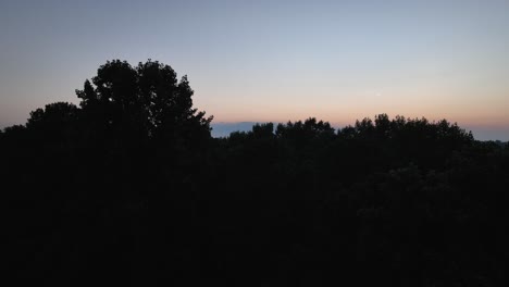Early-morning-over-Lake-Lanier-in-Cumming,-Georgia