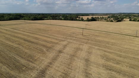 Stromleitungen,-Die-über-Landwirtschaftliche-Felder-Verlaufen-England-drohne-Luftbild