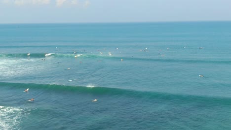 People-are-surfing-in-CANGGU-BEACH-Dalung,-Kuta-Utara,-Indonesia-at-the-sea's-large-waves
