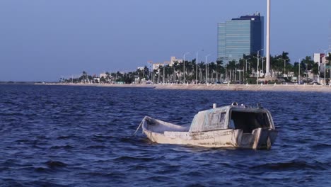 Old-boat-in-the-sea-of-campeche