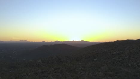 Bunte-Wüste-Sonnenuntergang-Bergkette